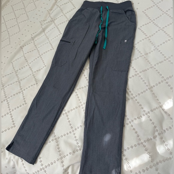 FIGS Graphite Yola Scrub Pants - Picture 6 of 6